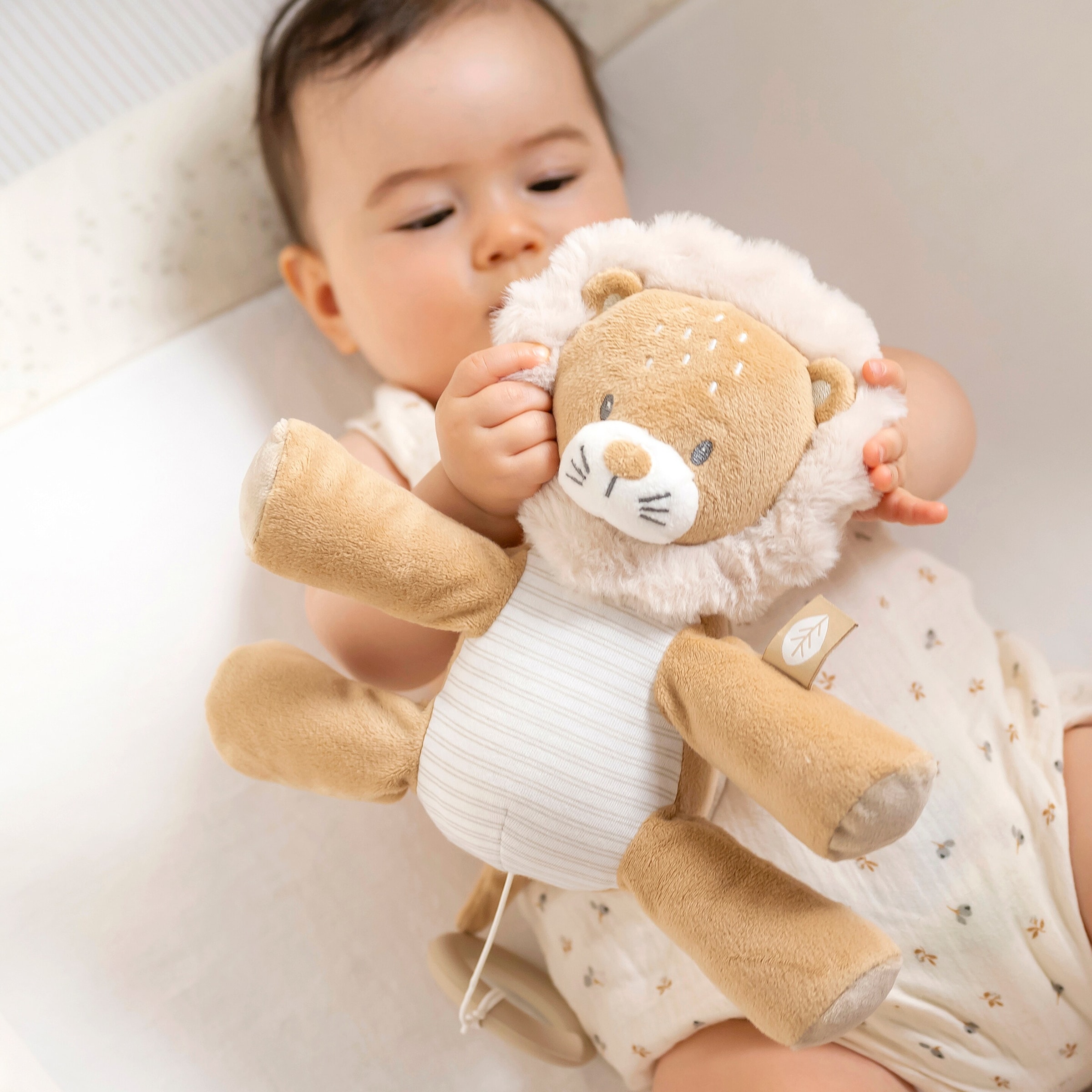 Nattou Aktiv-Kuscheltier Löwe mit Musik