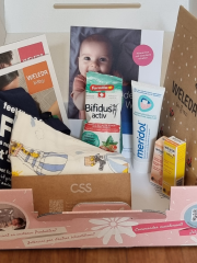 Welche Babyboxen, Produktmuster und Produkttests gibt es in der Schweiz? Hier findest du aktuelle Anlaufstellen und Tipps zu Teilnahmebedingungen, Altersangaben und Kliniktasche.
