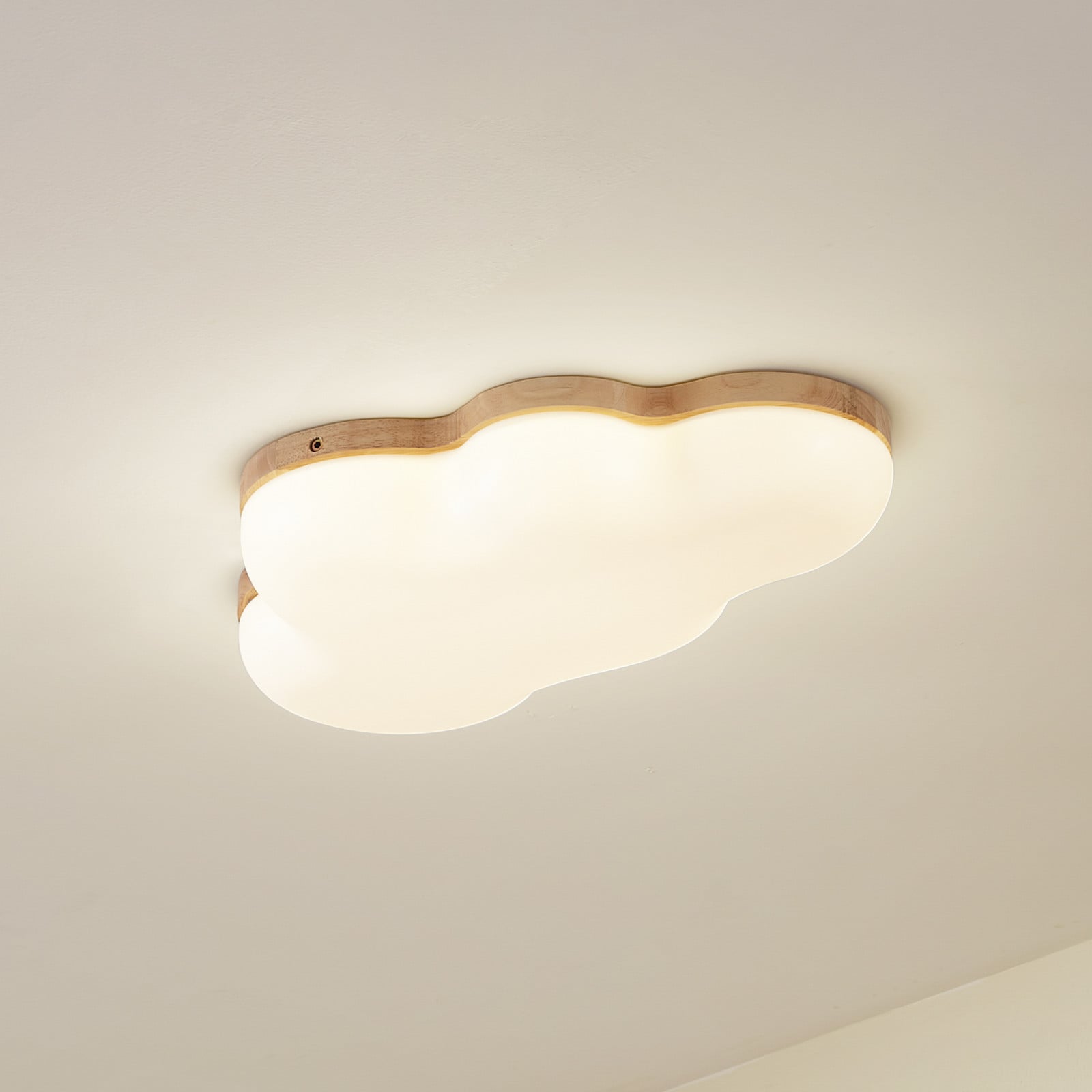 Lindby Pilvi LED-Deckenleuchte – Weiss/Holz