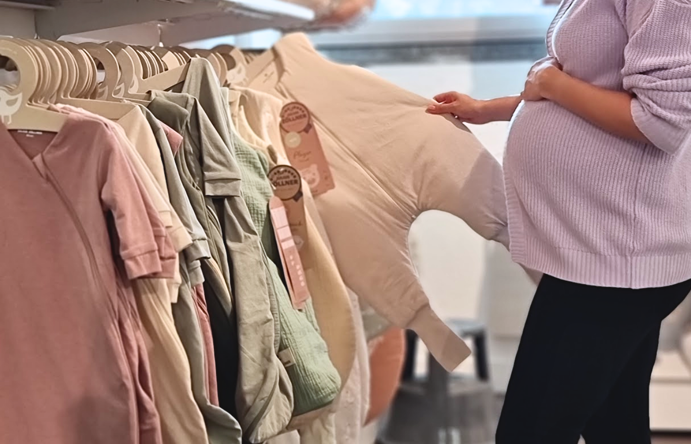 Eine Baby-Wunschliste erstellen: Entdecke praktische Geschenkideen für Schlafen, Wickeln, Kleidung, Füttern und mehr – mit einfachen Tipps zum Planen und Teilen mit Familie und Freunden.